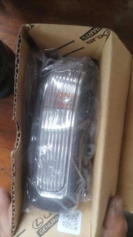 2013 Toyota Fortuner Right Mirror Indicator New
