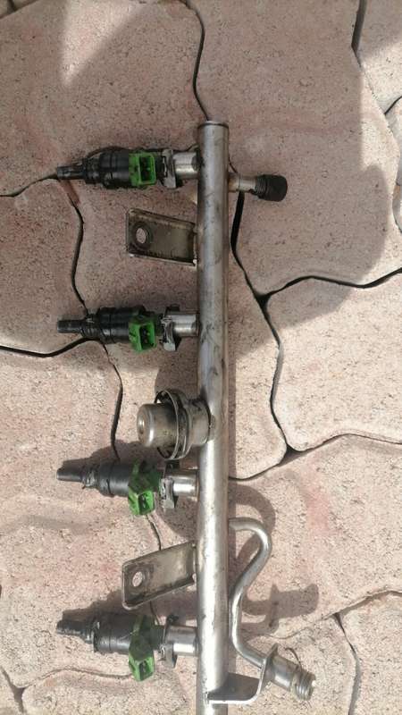Mercedes C180 W203 271 Fuel Injectors & Fuel Rail