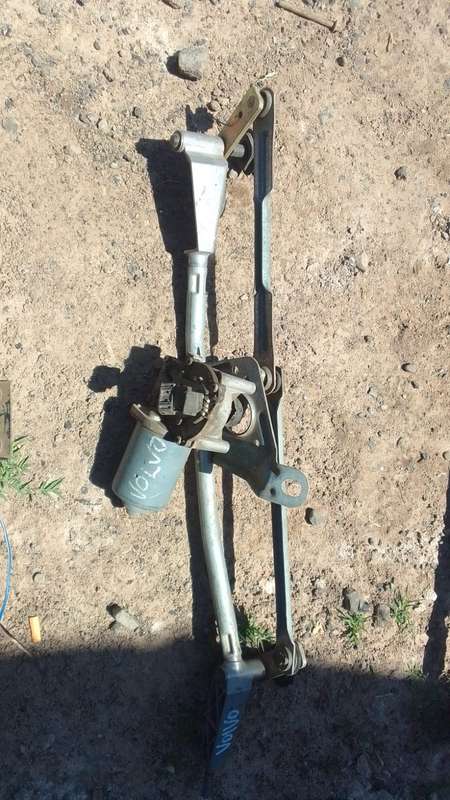 2004 Volvo S60 Wiper Motor - Used