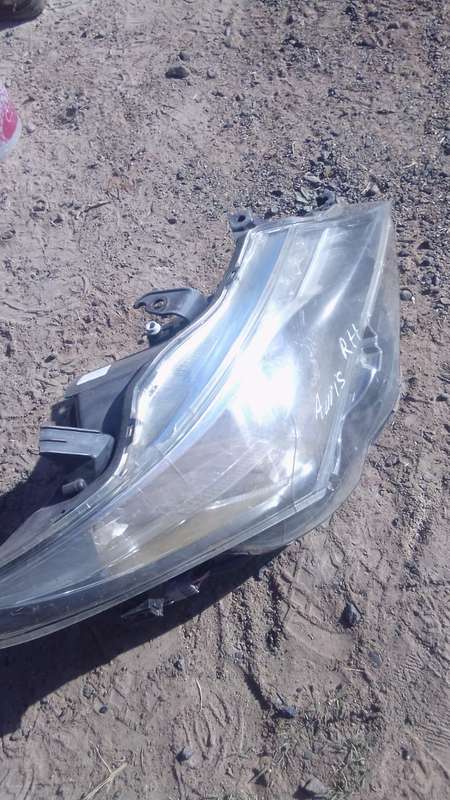 2016 Toyota Auris Right Headlight -