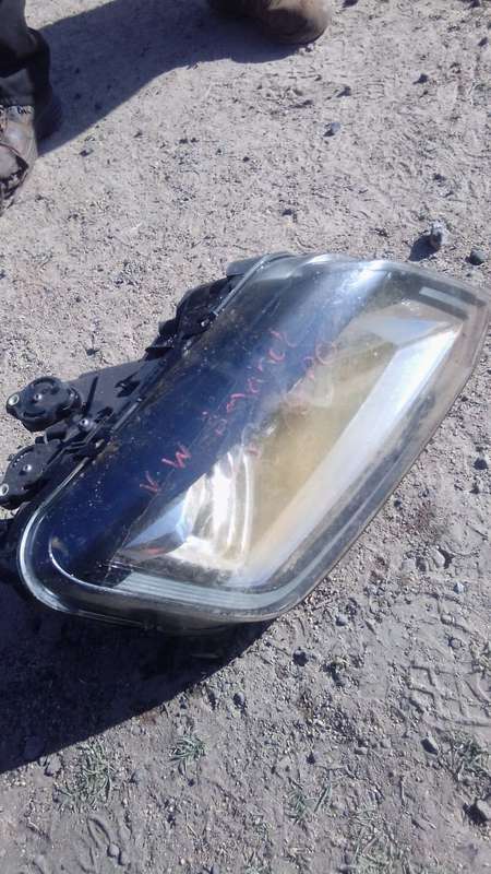 2014 Volkswagen Amarok Right Headlight - Used
