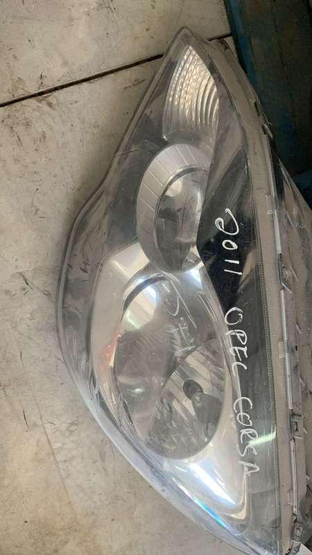 2011 Ford Ikon Left Headlight