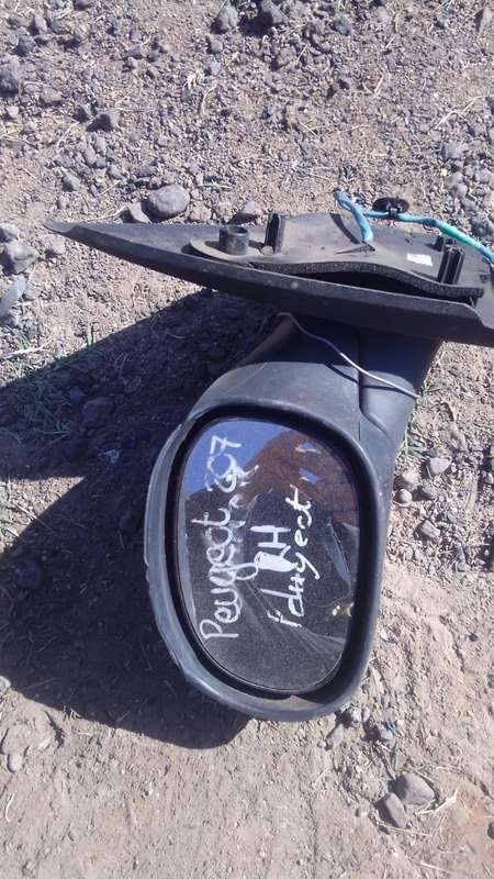 2007 Peugeot 207 Left Mirror -