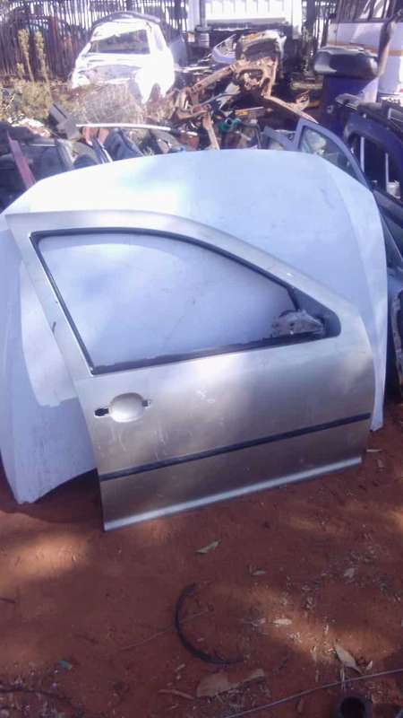 2004 Volkswagen Golf 4 Right Front Door Shell