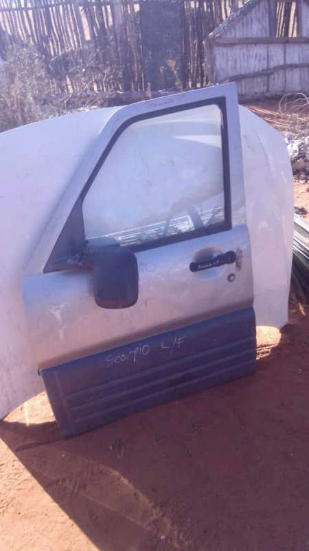 2006 Mahindra Scorpio Left Front Door Shell