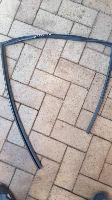 2008 sonata lr window rubber