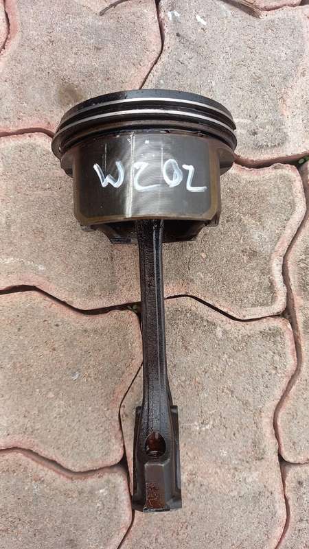 Mercedes C180 W202 Kompressor piston and conrod