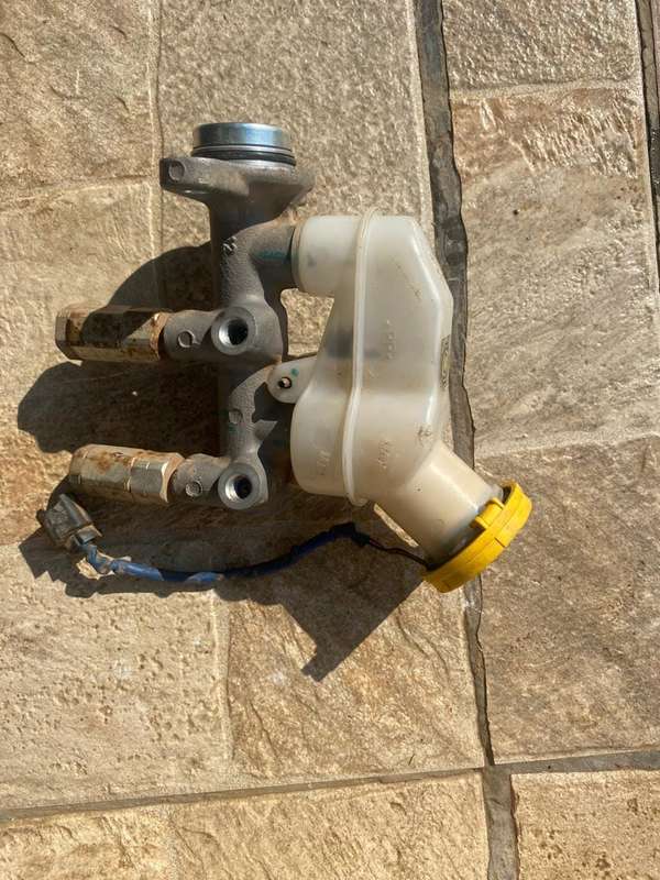 2017 Renault Kwid Brake Master Cylinder