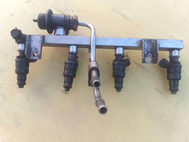 Daewoo Fuel Rail & Injectors