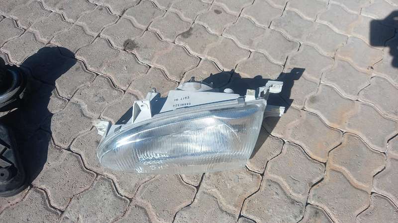 1997 Hyundai Accent left Headlight