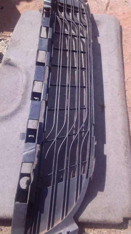 2010 Renault Megane 3 Front Bumper Grille - Used