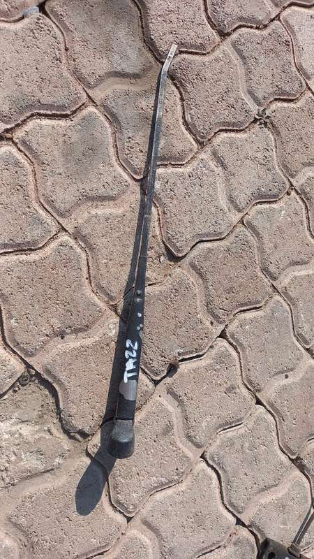 Toyota Tazz wiper arm