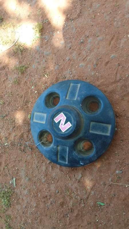 Nissan 1400 Centre Cap - Used