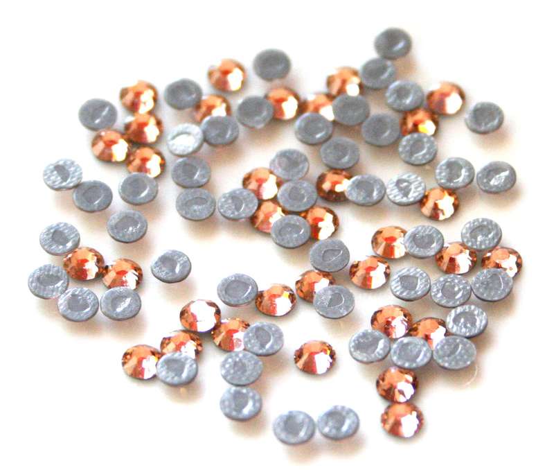 10 x Swarovski Crystal hotfix, light peach, 4mm