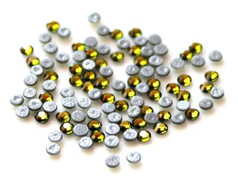 10 x Swarovski Crystal hotfix, olivine, 2.8mm