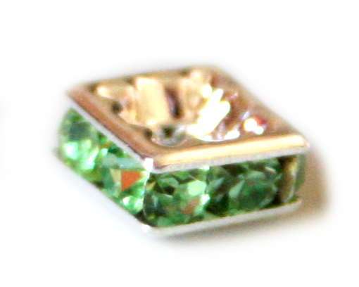 7x7 mm square roundel with green in silver.
