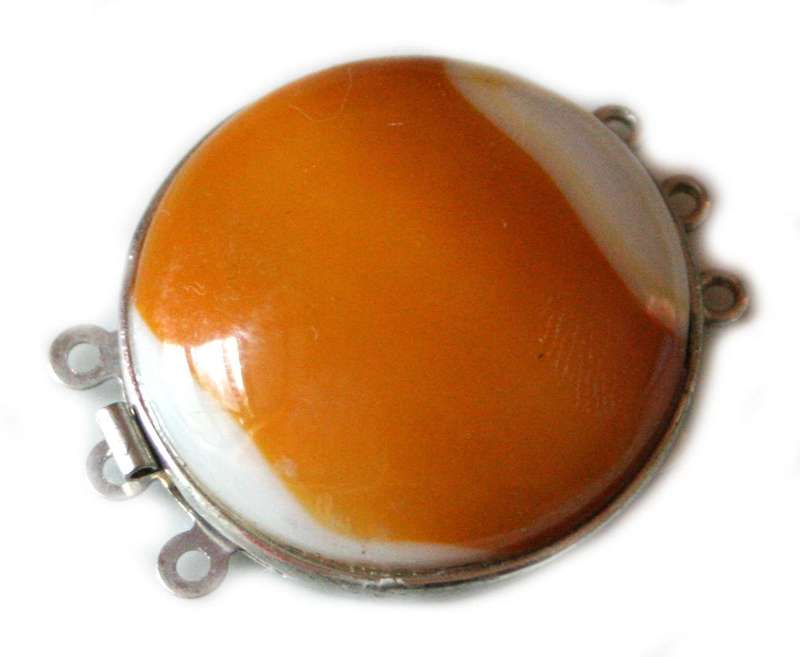 Grey agate cabachon 3 string box clasp. Silver base colour. 31.5mm.