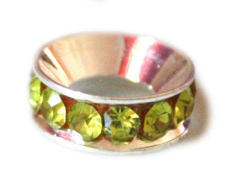 Light olivine coloured rhine stones set in rondelle. Silver base colour. 12mm