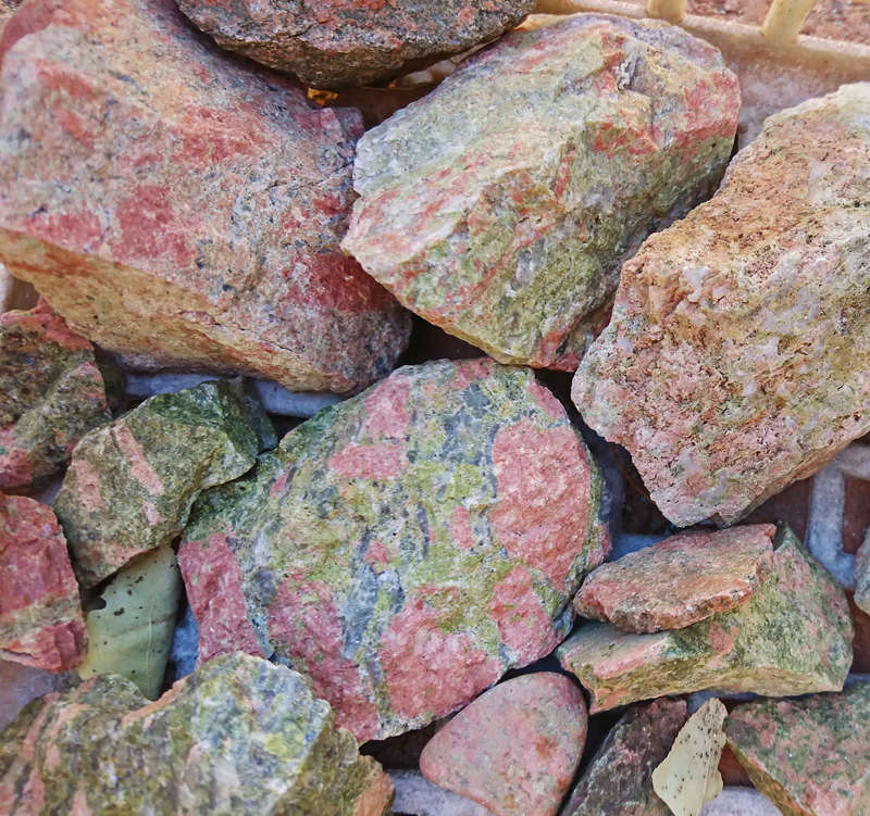 Unakite, 50-80mm, rough - Silver Hills 0.05kg