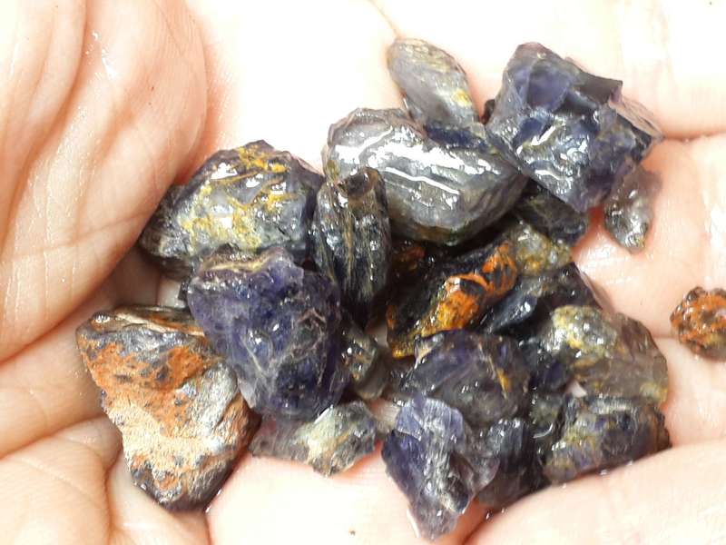 Iolite stone 0.5-2cm