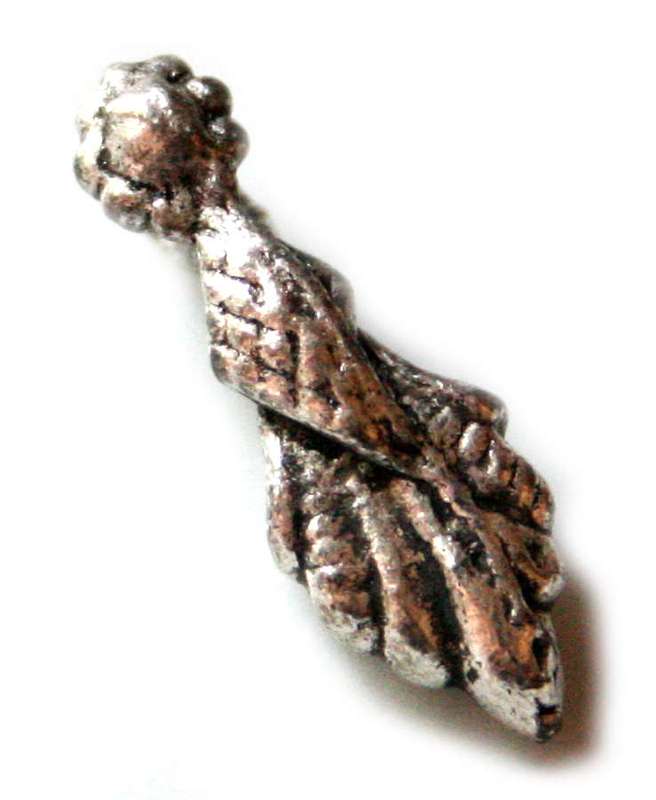 Double spacer in a leaf design 25x8mm