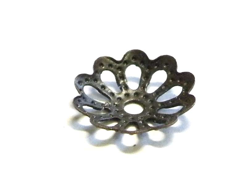 20x Gunmetal flower pattern beadcap, 8mm