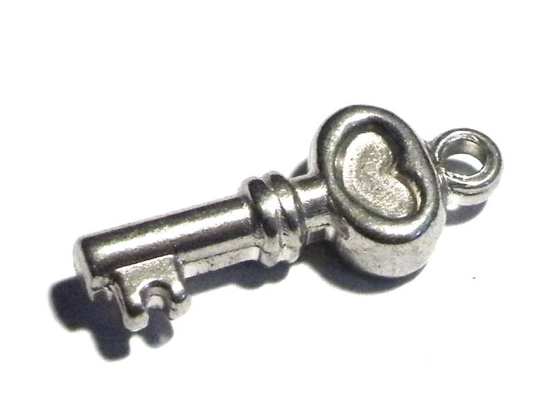 Key charm in stainless steel 19mm