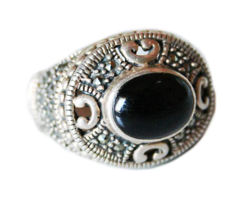 Ring w Onyx & Marcasite, in 925 silver, 18mm ID