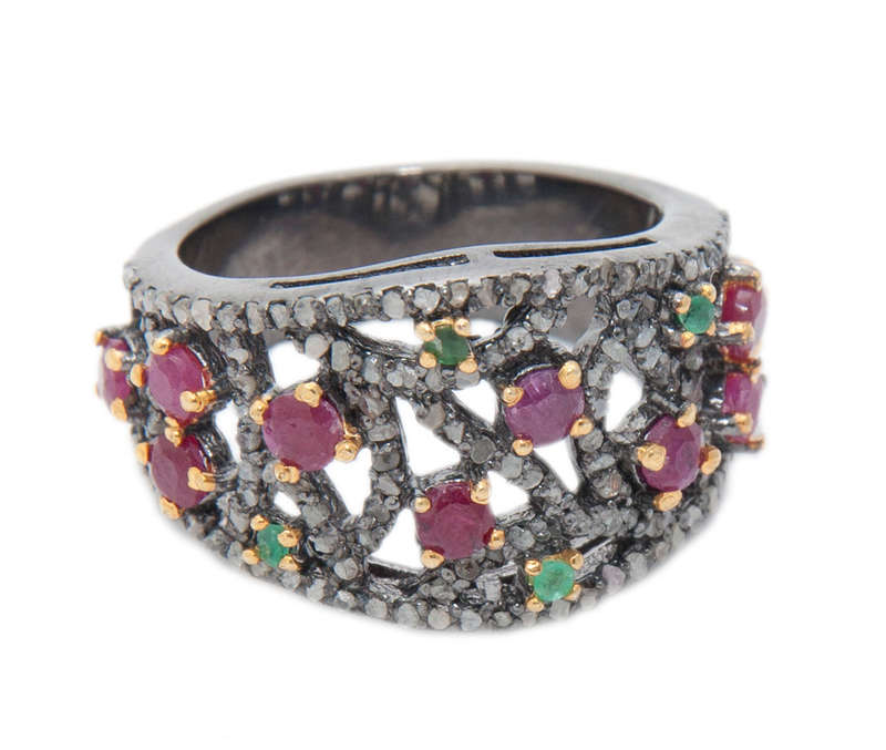 Victorian Style ring w Rubies, Emeralds & Diamonds in dark grey 925 silver, 18mm ID
