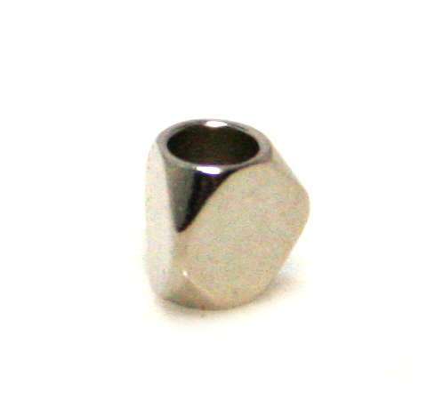 6x Nickel free triangle bead, 4mm