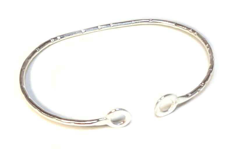 Textured bangle in 925 silver