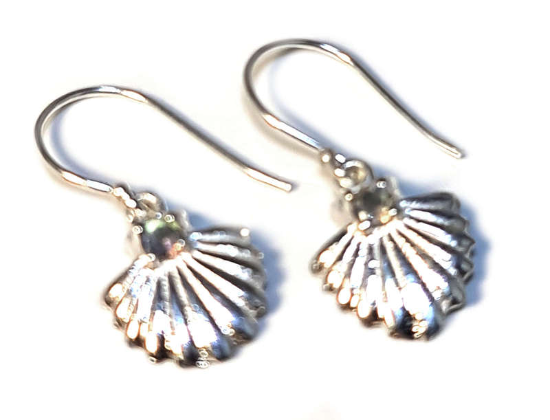 Clam earrings in 925 silver, Labradorite, 26mm incl. hook