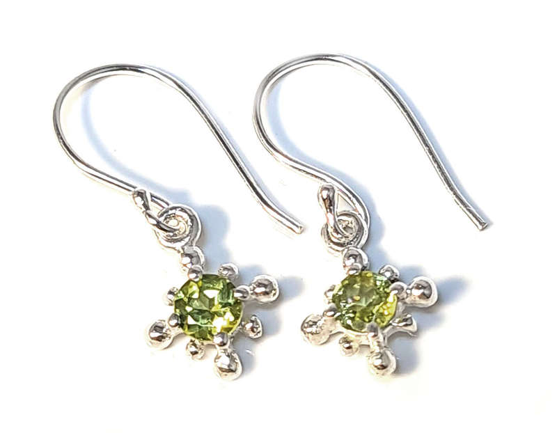 Modern earrings in 925 silver, Peridot, 26mm incl. hook