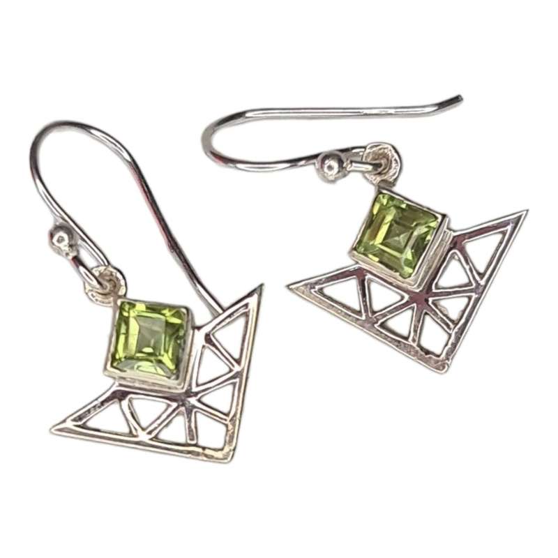 Triangular earrings in 925 silver, Peridot, 24mm incl. hook