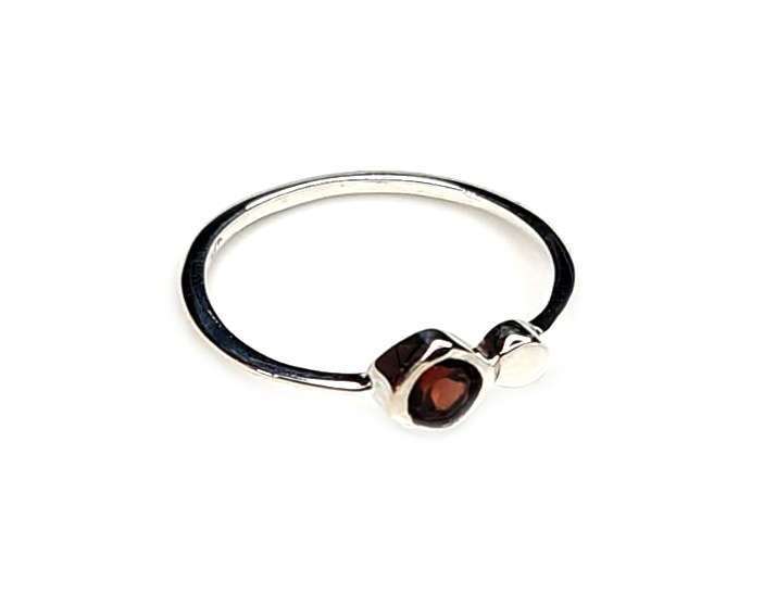 Garnet ring in 925 silver, round, 18mm ID