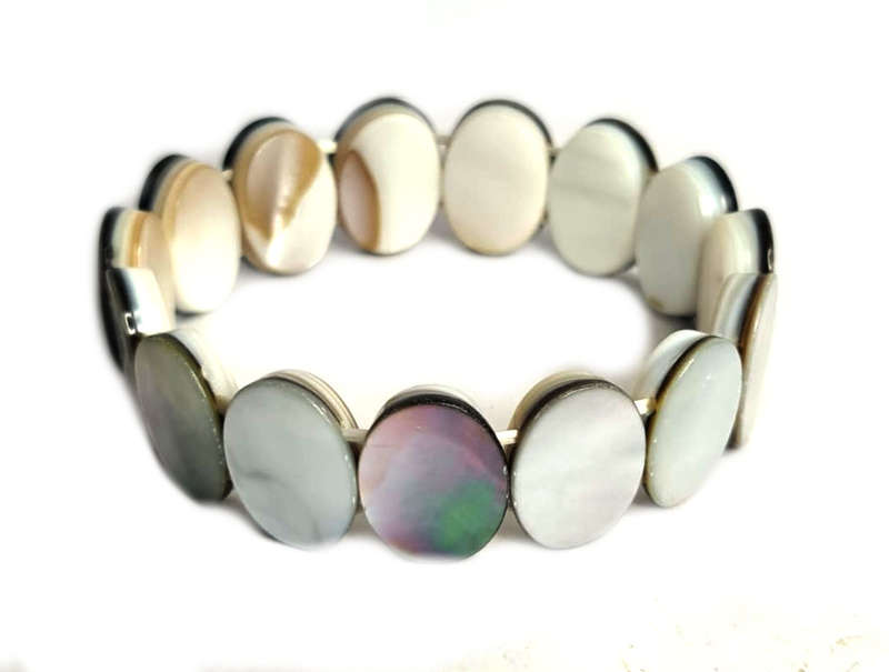 Natural shell bracelet, oval, stretchcord
