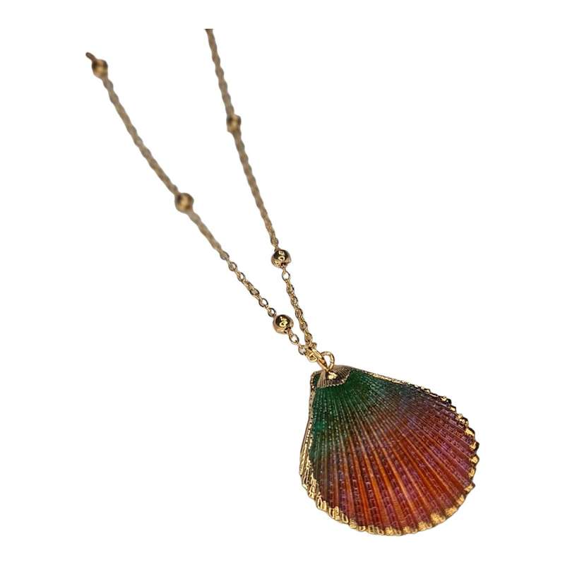 Gold chain necklace w green/red shell, 45cm