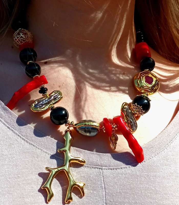 Coral, Biwa pearls & Onyx Necklace, gold base, 50cm