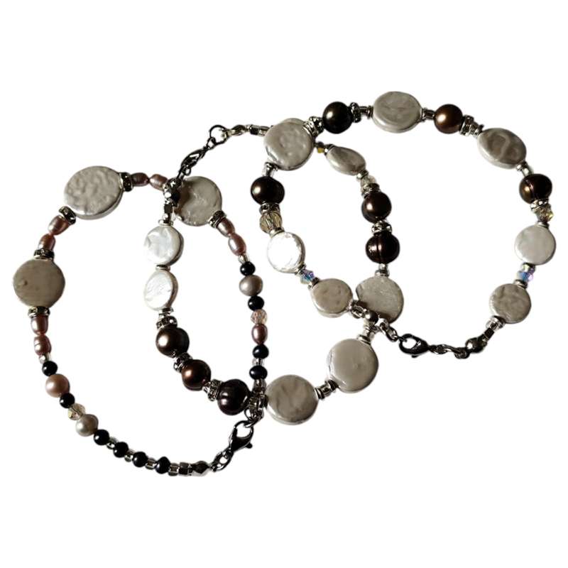 Button freshwater pearl, coloured pearl & Swarovski bracelet