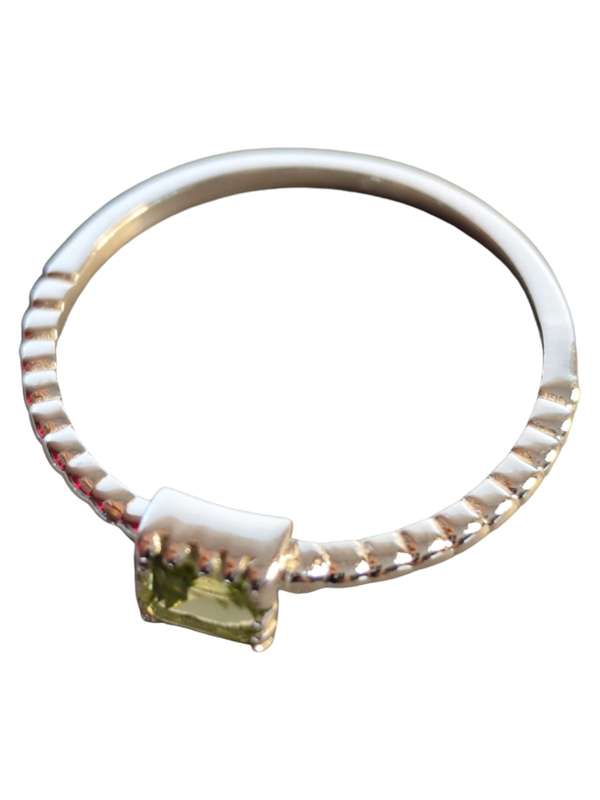 Peridot ring in 925 silver, Square, size 8