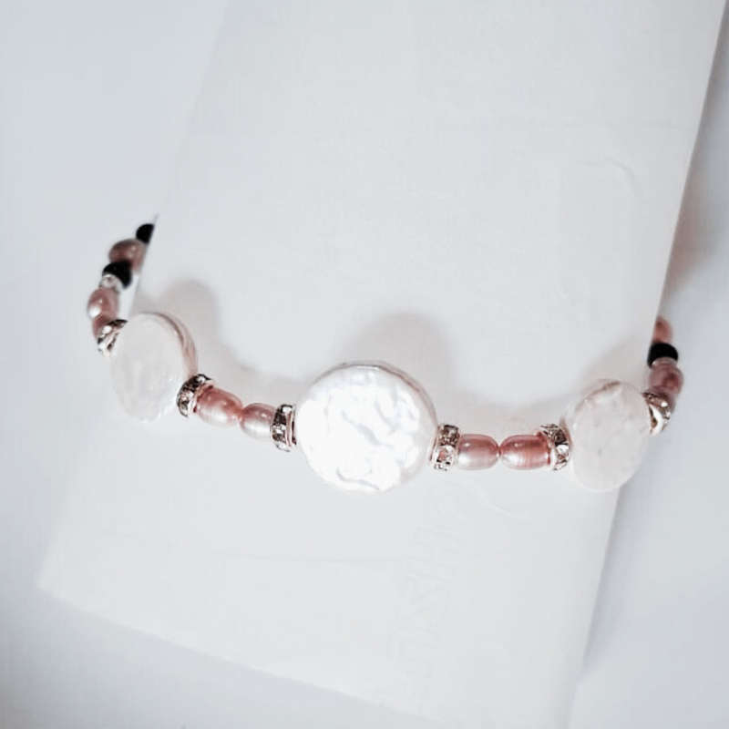 Button freshwater pearl, coloured pearl & Swarovski bracelet