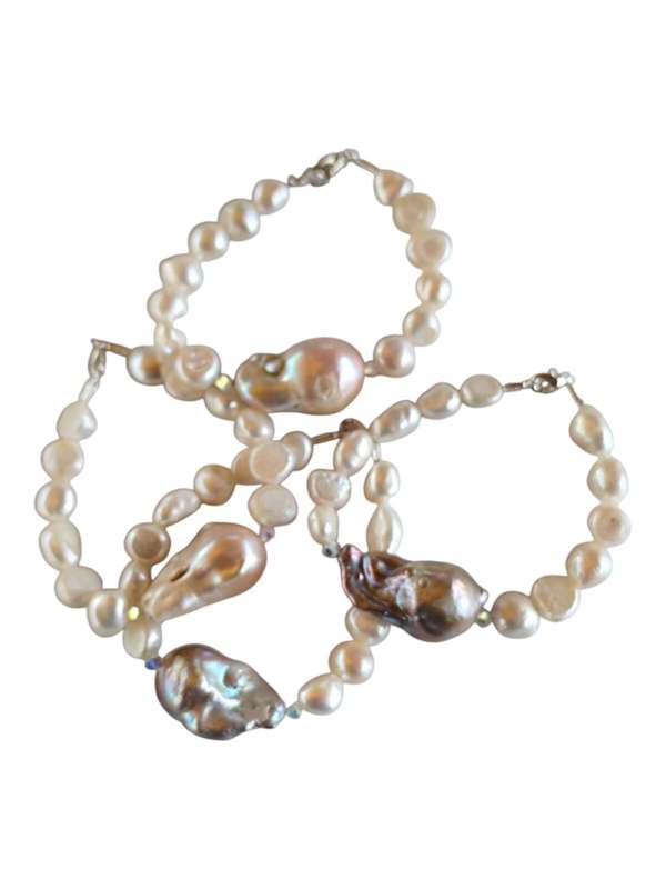 Freshwater pearl, Swarovski & large baroque pearl bracelet