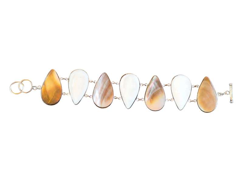 Mother of pearl shell bracelet, 925 silver toggle and bar clasp, 20.3-20.9 x 3.6cm