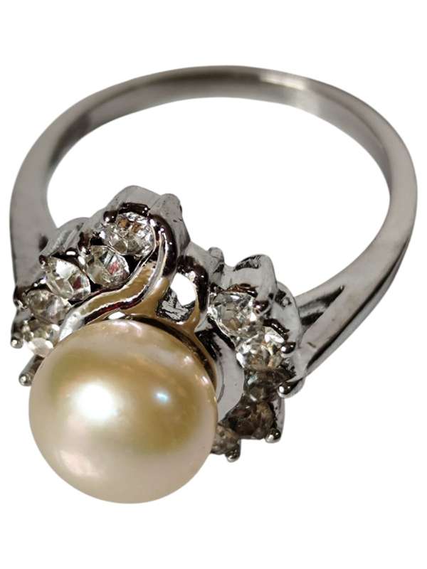 Freshwater pearl rings with rhinestones, 7-9mm pearl, base metal ring base, Assorted sizes