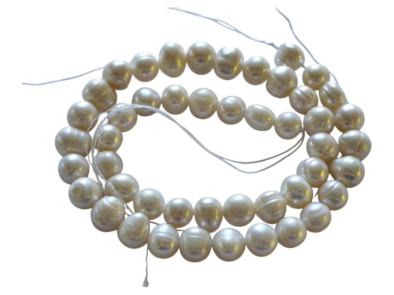 Freshwater pearl string, ringed, Round shaped, Cream, 35.6cm length of strand, 10-12mm thickness