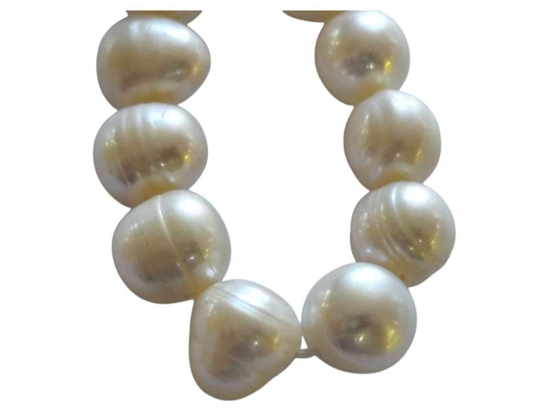 Freshwater pearl string, ringed, Round shaped, Cream, 35.6cm length of strand, 10-12mm thickness