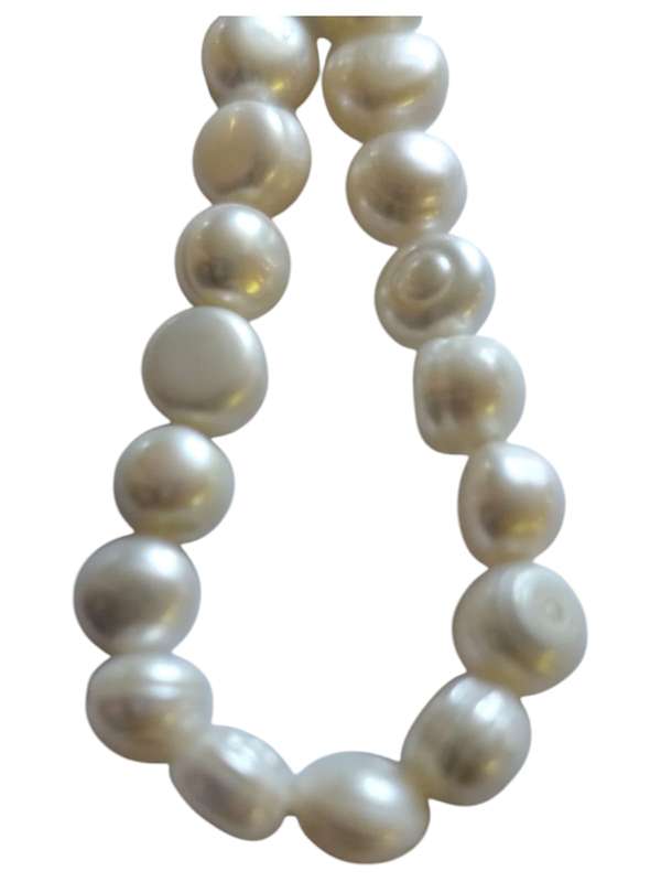Freshwater ringed Flat back pearl string, Cream, 36.3cm length of strand, 5-5.8mm diameter