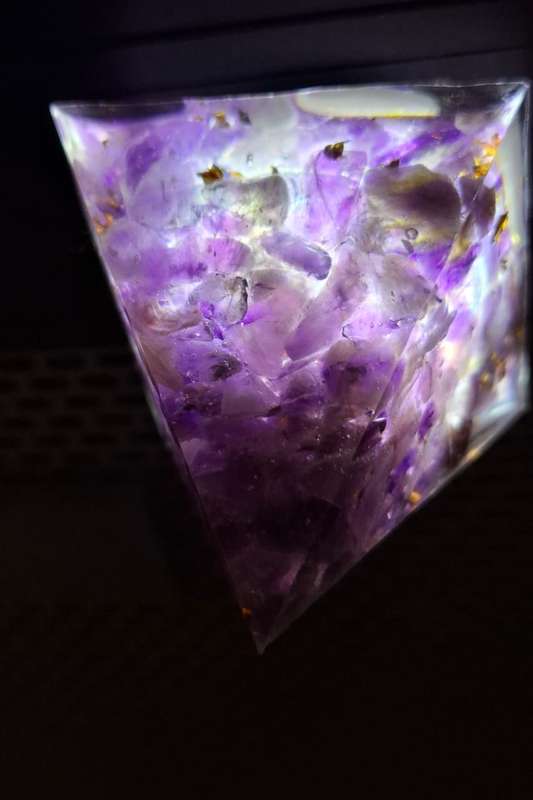 USB night light, Amethyst chip with gold leaf resin pyramid