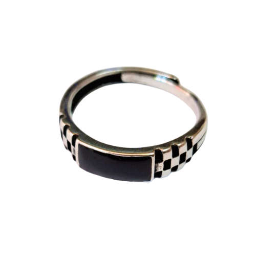 Checkered adjustable band ring