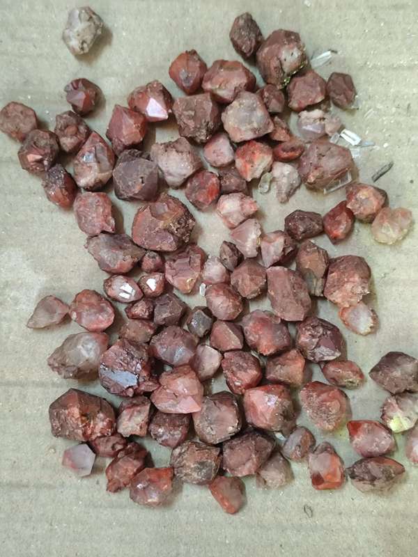 Double Terminated Hematoid quartz points, Rosslyn in Pretoria, 1.5-2.7cm